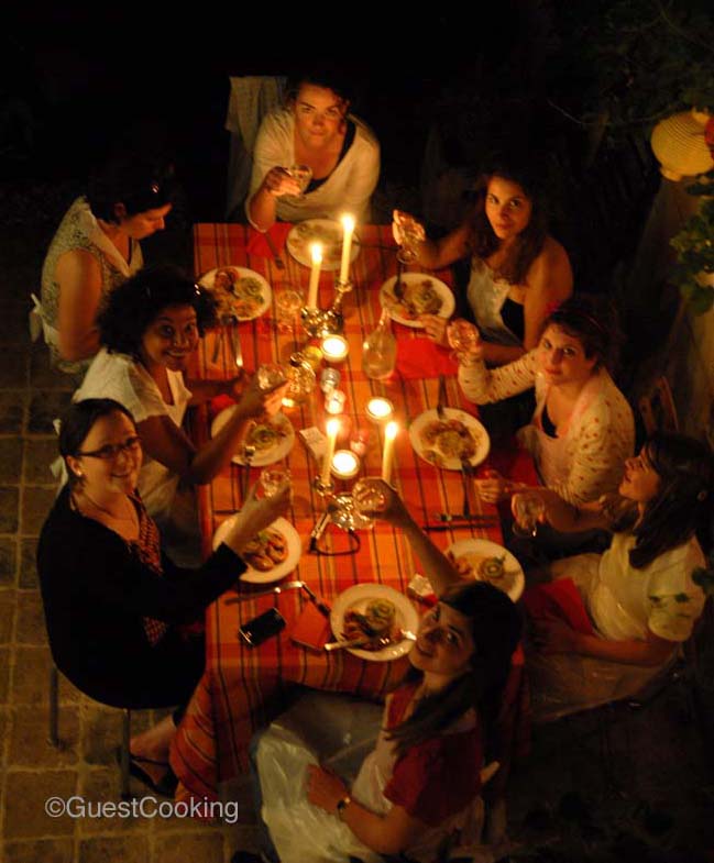 Cours de cuisine dans un jardin